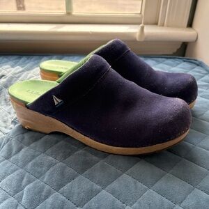 LL Bean Blue Suede Clogs with Embroidered Sailboat Size 10 EUC